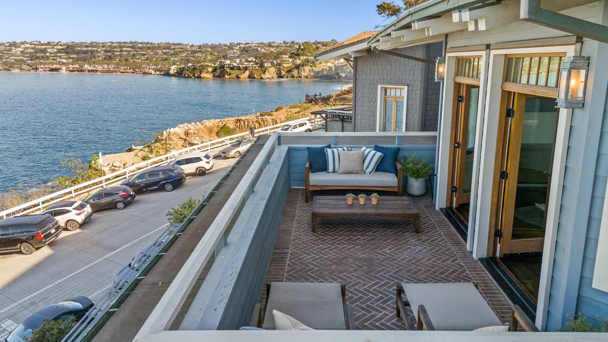 La Jolla Cove-oceanfront 5600sf 3br+loft 5ba House Villiage Location Walk Everywhere San Diego