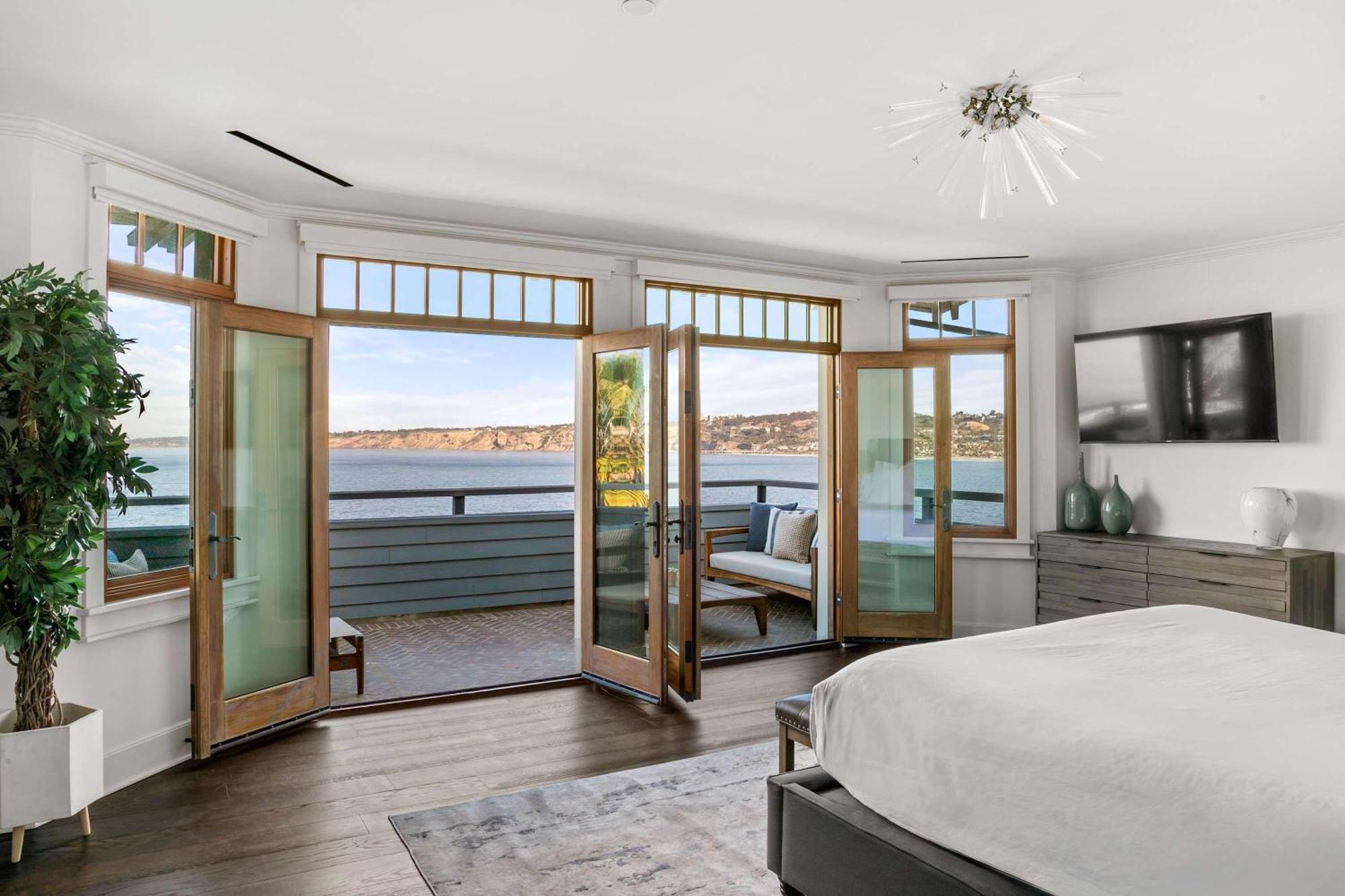 La Jolla Cove-oceanfront 5600sf 3br+loft 5ba House Villiage Location Walk Everywhere San Diego