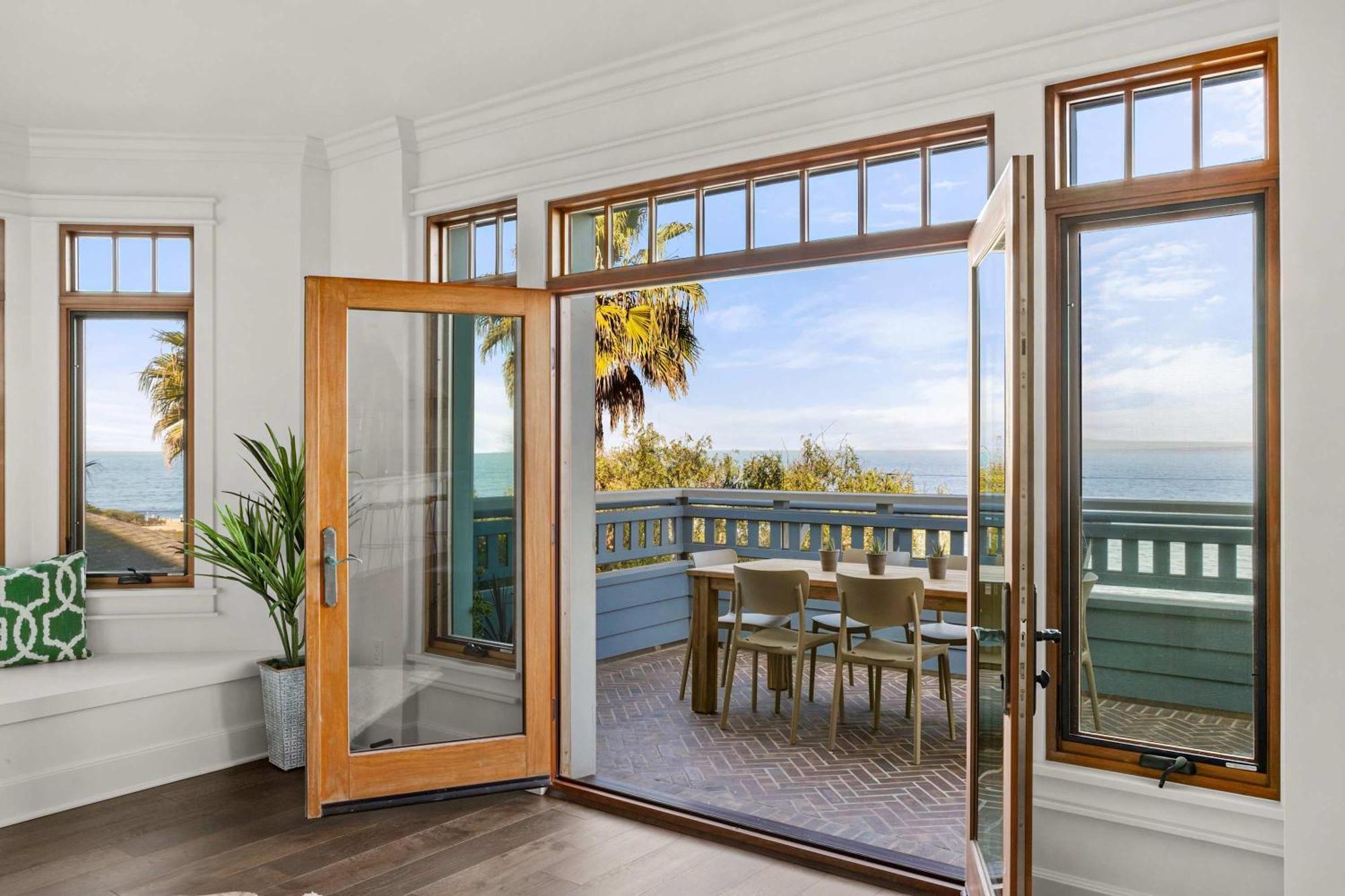 La Jolla Cove-oceanfront 5600sf 3br+loft 5ba House Villiage Location Walk Everywhere Holiday home San Diego