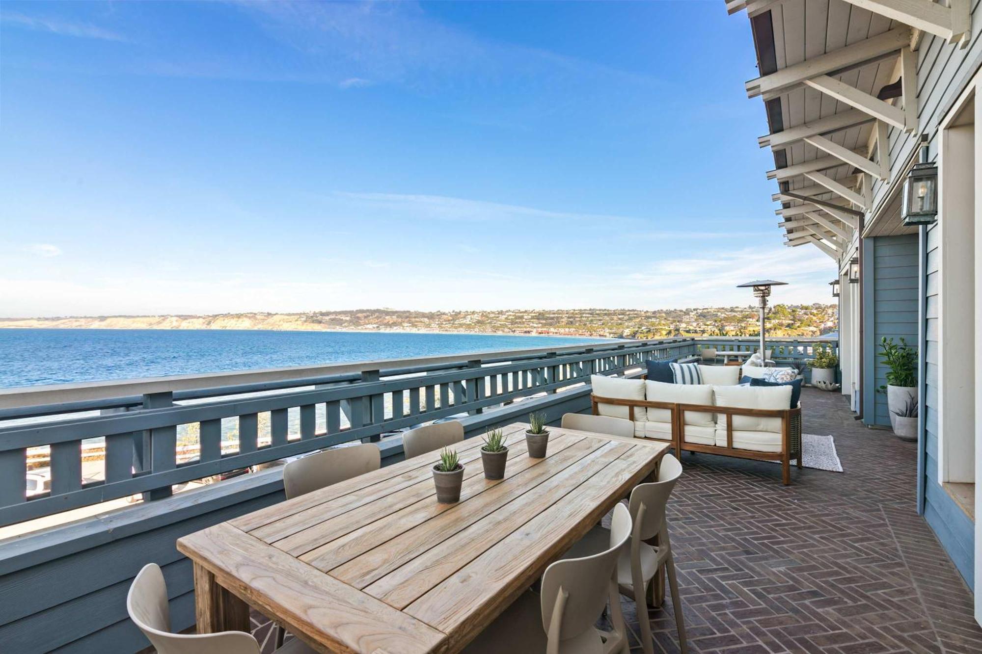 Holiday home La Jolla Cove-oceanfront 5600sf 3br+loft 5ba House Villiage Location Walk Everywhere San Diego